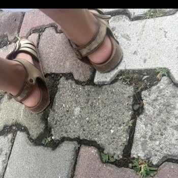 Ayakkabı Dünyası Sandaletin Rengi Soldu