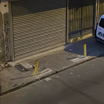 Esenler Belediyesi Kaldırım İşgali Ve Mantar Koyulması Talebi