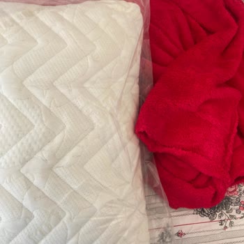 Doğtaş Mobilya Defolu Bir Polar Battaniye Ve Bir Adet Yastık Yollamanız