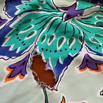 Hadise Giyim Defolu Kumaş Yırtık Çıktı