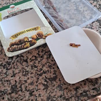 Tarım Kredi Kooperatif Market Cevizli Sucuktan Çıkan Kıl