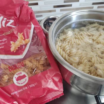 Sağlık Bakanlığı Makarnadan Böcek Çıktı