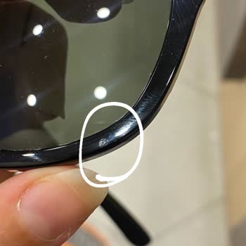 Sunglasshut Rayban Gözlük Sap Lekeleri Ve Çerçeve Göçüğü