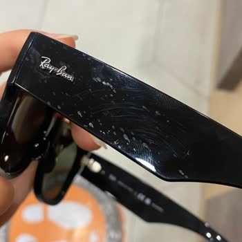 Sunglasshut Rayban Gözlük Sap Lekeleri Ve Çerçeve Göçüğü