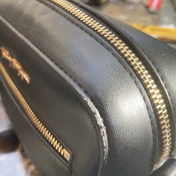 Tommy Hilfiger Çantamın Derisi Soyuldu