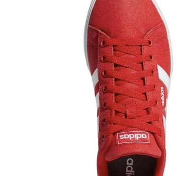 Adidas Ürününün Arkasında Durmuyor