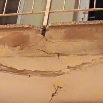 Kadircan Nakliyat (İzmir) Balkon Betonları Hasarı