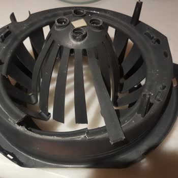 Vileda Kovası Aparatı Parçalandı.