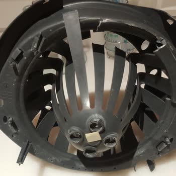 Vileda Kovası Aparatı Parçalandı.