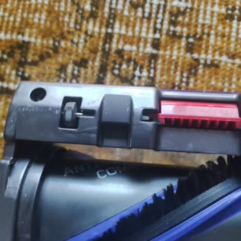 Dyson V15 Süpürge İle Evi Süpürmek Artık Çok Zor.