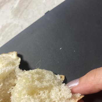 BİM Unlüx Ekmeklerinin İçinden Çıkan Plastik!