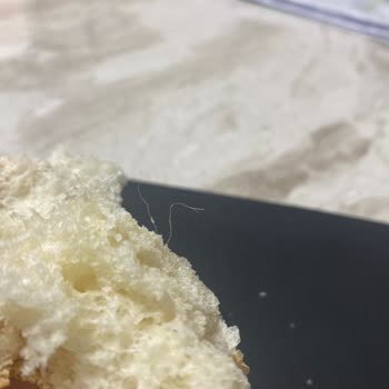 BİM Unlüx Ekmeklerinin İçinden Çıkan Plastik!