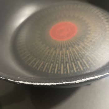 Tefal 6x Tava 1 Yıl Olmadan Kenarlarından Soyuldu.