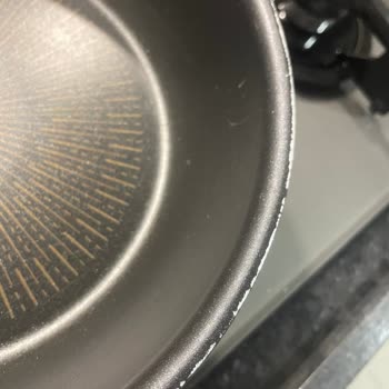 Tefal 6x Tava 1 Yıl Olmadan Kenarlarından Soyuldu.
