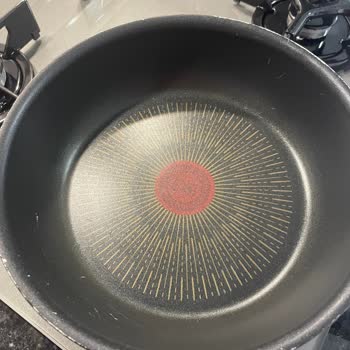 Tefal 6x Tava 1 Yıl Olmadan Kenarlarından Soyuldu.