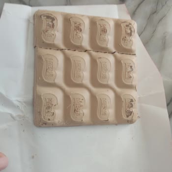 Nestle Çikolata Rengi Beyazımsı Tuhaf Görüntüsü