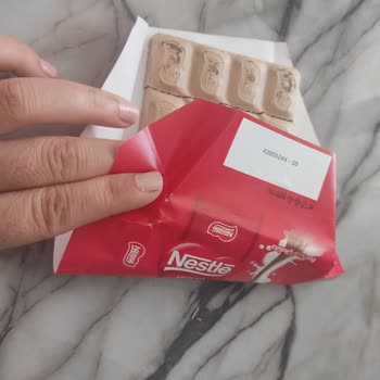 Nestle Çikolata Rengi Beyazımsı Tuhaf Görüntüsü