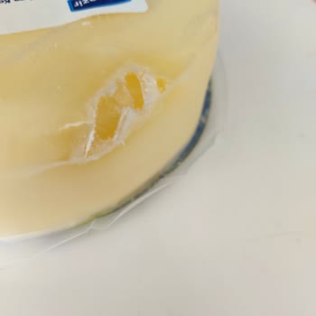 BİM Binvezir Kaşar Peynirindeki Kemirgen İzi.