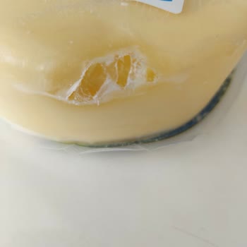 BİM Binvezir Kaşar Peynirindeki Kemirgen İzi.