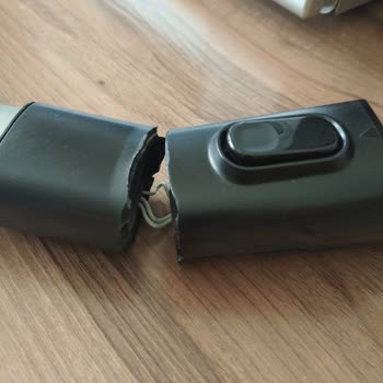 Philips Ev Aletleri XC8049/01 Şarjlı Dik Süpürge Kronik Kırılma Sorunu