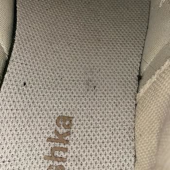 Bershka İkinci El Ürün Satıyor-Ayakkabıda Sümüksü İzler Ve Kıllar Var