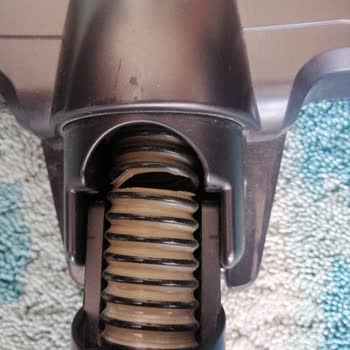 Fakir Ev Aletleri Dikey Süpürge Hortumunun Kısa Sürede Yırtılması