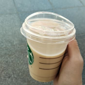 Disappointing Cafe Latte Experience at Starbucks Coffee