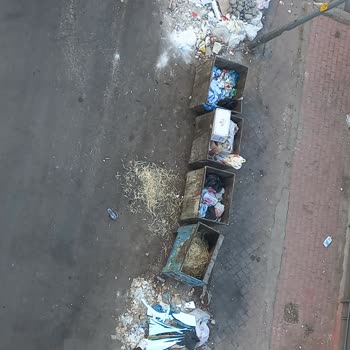 Kayapınar Belediyesi Çöp Kovalarının Etrafı Ve Yerlerin Yıkanması