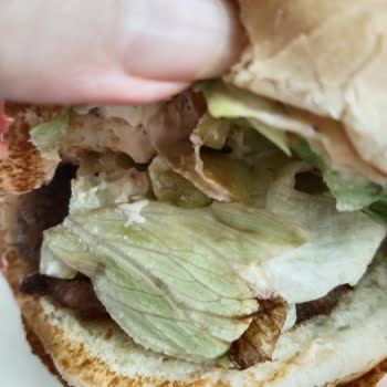 Burger King Çürük Ürün Koyarak İnsan Sağlığıyla Oynuyorlar