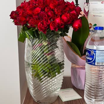 Çiçek Sepeti Küçük Ve Soluk Gül Gönderiyor