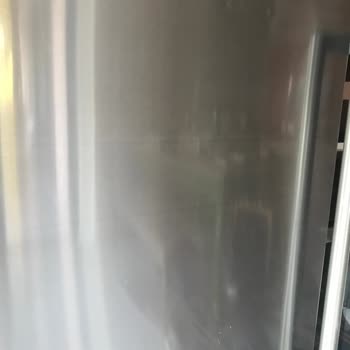 Siemens İnoks Buzdolabı Kapağında Paralel Çizgiler Oluştu