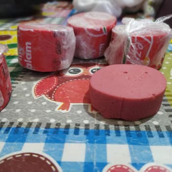 Lezita Salamın İçinden Tavuk Kılları Çıktı