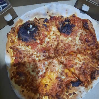 Domino's Pizza Geç Geldi ve Yanık Buz Gibi