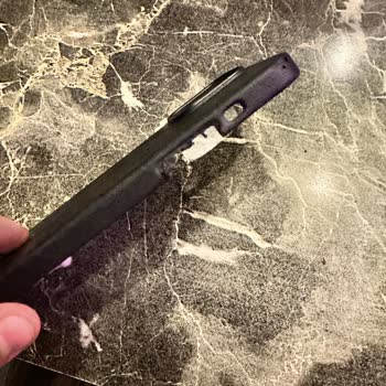 İphone Orijinal Deri Kılıf Kalite Sorunu: Soyulma Ve Tuş Parçalanması