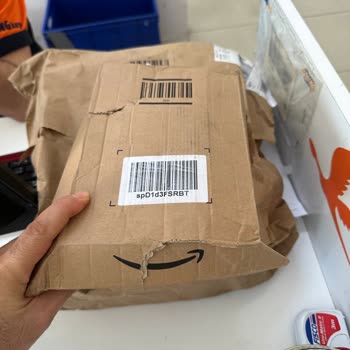 MNG Kargo Amazon Gönderilerinin İçini Kontrol Ediyor