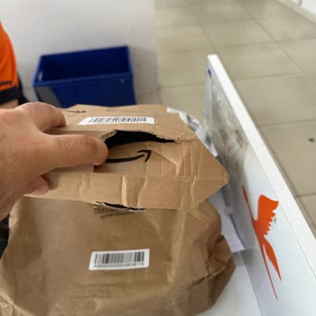 MNG Kargo Amazon Gönderilerinin İçini Kontrol Ediyor