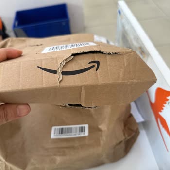 MNG Kargo Amazon Gönderilerinin İçini Kontrol Ediyor