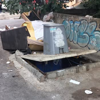 Pendik Belediyesi Koku İçindeki Yer Altı Çöp Konteyneri