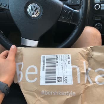 MNG Kargo Paketim Darmadağın Yırtılmış Diğerlerinin Altında Kalmış Ezilmiş