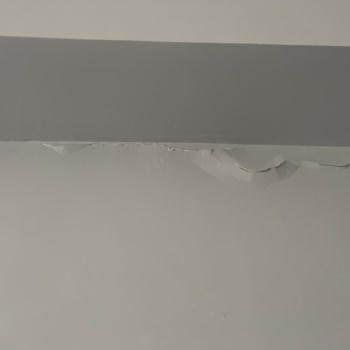 Emlak Konut 2 Yıllık Projesi Bütün Oda Duvarları Dökülmek Üzere!