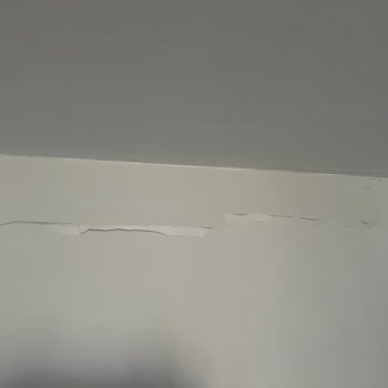 Emlak Konut 2 Yıllık Projesi Bütün Oda Duvarları Dökülmek Üzere!