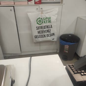 Özdilek AVM Takım Elbise Kılıfı Vermiyor.