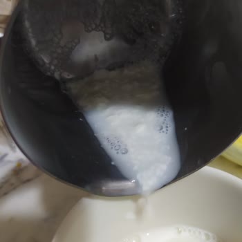 Torku Yarım Yağlı Sütten Beyaz Tortular Çıktı