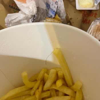 Burger King Kıl Çıktı Yemeğimde