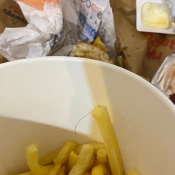 Burger King Kıl Çıktı Yemeğimde