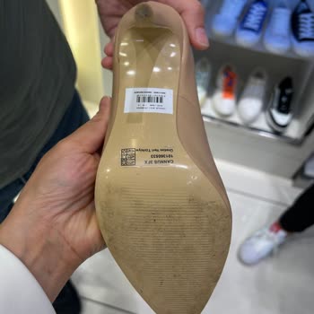 Bir Gün Giyilip İç Tabanı Oynayan Hatta Kopan Ayakkabı -Nine West