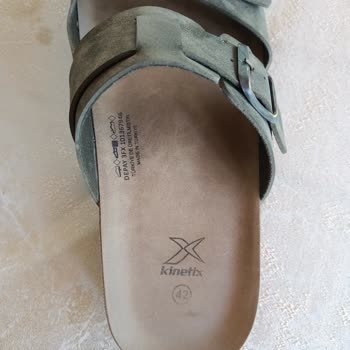 Kinetix Terlik 1-2 Kullanımda Alt Tabanı Komple Ayrıldı.