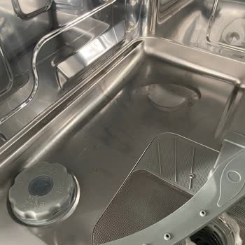 Samsung Bulaşık Makinesi İç Kısmı Paslandı