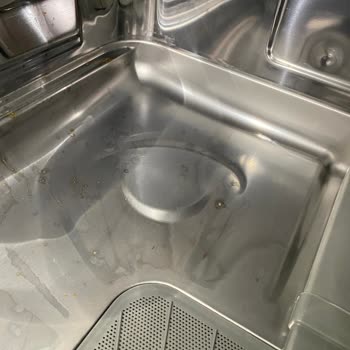 Samsung Bulaşık Makinesi İç Kısmı Paslandı