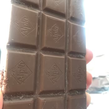 BİM Alpia Marka Fındıklı Çikolatada Kurt Çıktı.